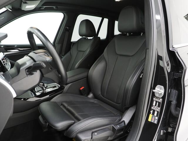 BMW X3 xDrive30e LCI 292PK | Leder | Sportstoelen | Zwarte Hemel | Camera | DAB | Carplay