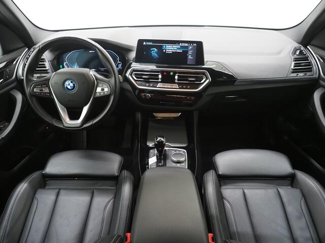 BMW X3 xDrive30e LCI 292PK | Leder | Sportstoelen | Zwarte Hemel | Camera | DAB | Carplay