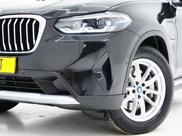 BMW X3 xDrive30e LCI 292PK | Leder | Sportstoelen | Zwarte Hemel | Camera | DAB | Carplay