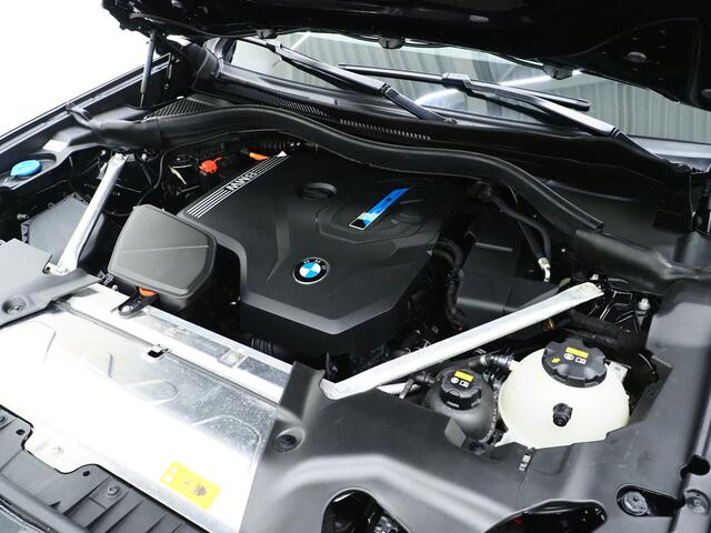 BMW X3 xDrive30e LCI 292PK | Leder | Sportstoelen | Zwarte Hemel | Camera | DAB | Carplay