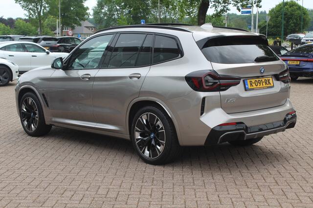 BMW X3 iX3 Executive 80 kWh / SOH 99% / Trekhaak / Panoramadak / Camera / Leder / 20'' / DAB / Sfeerverlichting / Stoelverwarming / Cruise Control