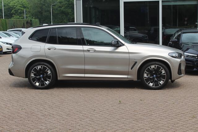BMW X3 iX3 Executive 80 kWh / SOH 99% / Trekhaak / Panoramadak / Camera / Leder / 20'' / DAB / Sfeerverlichting / Stoelverwarming / Cruise Control