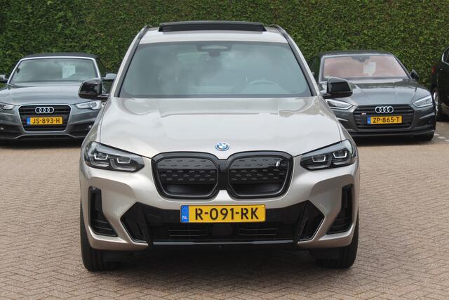 BMW X3 iX3 Executive 80 kWh / SOH 99% / Trekhaak / Panoramadak / Camera / Leder / 20'' / DAB / Sfeerverlichting / Stoelverwarming / Cruise Control