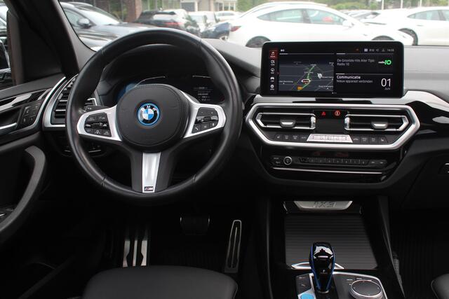 BMW X3 iX3 Executive 80 kWh / SOH 99% / Trekhaak / Panoramadak / Camera / Leder / 20'' / DAB / Sfeerverlichting / Stoelverwarming / Cruise Control