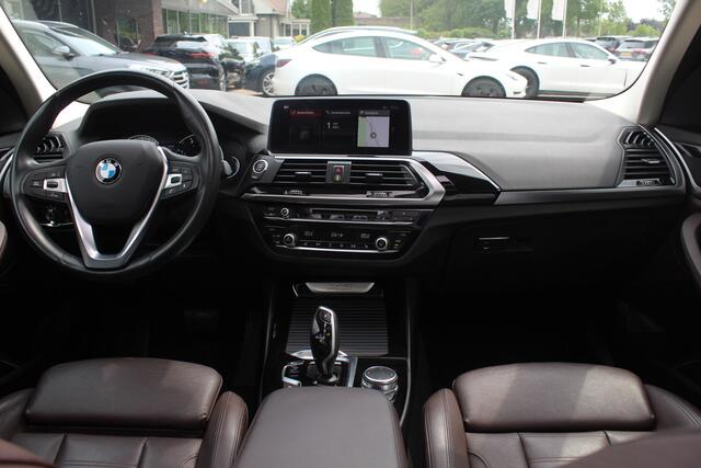 BMW X3 xDrive20d High Exe. 1e Eigenaar! / Panoramadak / Camera / Leder / Head-up / 19'' / Navigatie / Stoelverwarming / Cruise Control