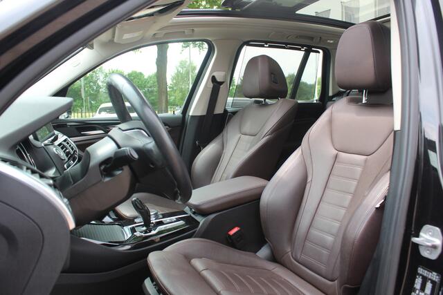 BMW X3 xDrive20d High Exe. 1e Eigenaar! / Panoramadak / Camera / Leder / Head-up / 19'' / Navigatie / Stoelverwarming / Cruise Control