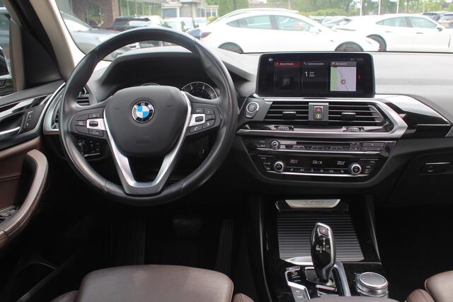BMW X3 xDrive20d High Exe. 1e Eigenaar! / Panoramadak / Camera / Leder / Head-up / 19'' / Navigatie / Stoelverwarming / Cruise Control