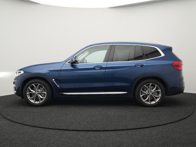 BMW X3 xDrive30e X Line Plug In Hybrid 293pk PHEV | Trekhaak af Fabriek | Adaptive Cruise | Apple Carplay | Sportstoelen Verwarmd | 19"L.M | Sfeerverlichting | Navi Full Map |