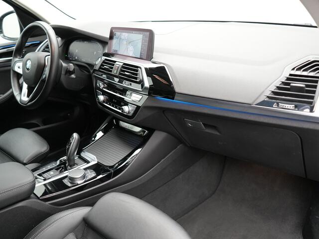 BMW X3 xDrive30e X Line Plug In Hybrid 293pk PHEV | Trekhaak af Fabriek | Adaptive Cruise | Apple Carplay | Sportstoelen Verwarmd | 19"L.M | Sfeerverlichting | Navi Full Map |