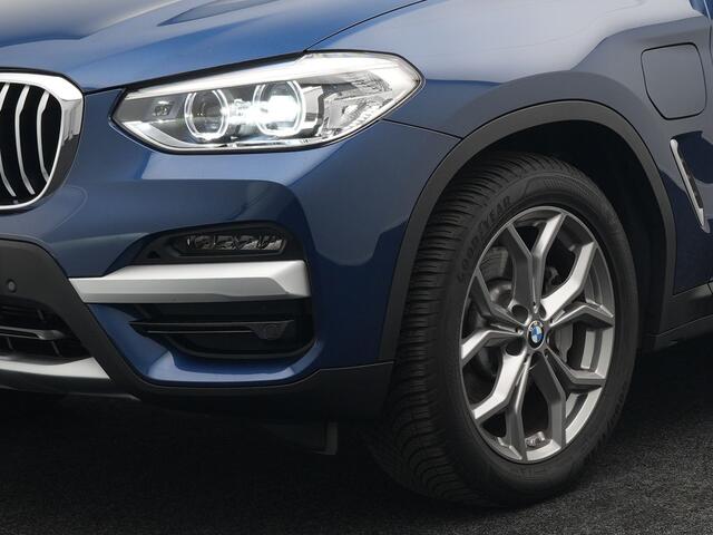 BMW X3 xDrive30e X Line Plug In Hybrid 293pk PHEV | Trekhaak af Fabriek | Adaptive Cruise | Apple Carplay | Sportstoelen Verwarmd | 19"L.M | Sfeerverlichting | Navi Full Map |