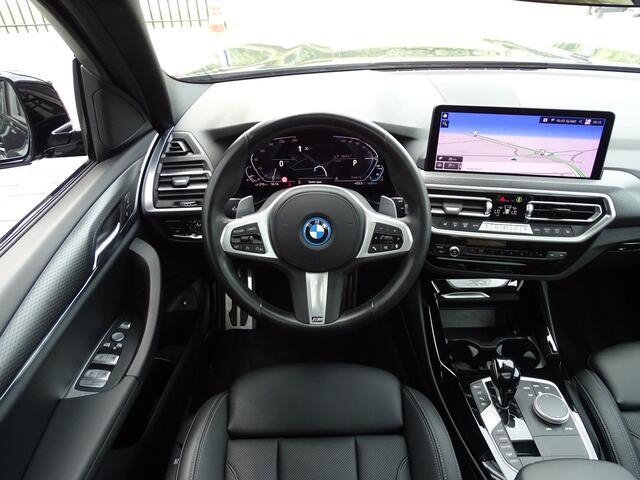 BMW X3 xDrive30e M Sportpakket Pano-Dak Extra Div.Ass. Getint Glas HiFi LED Park-plus 360 Camera Sport-Aut. 19''LM velgen