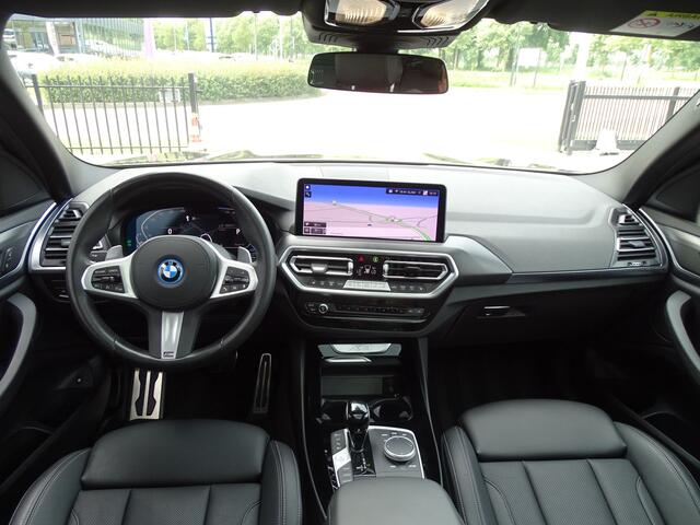 BMW X3 xDrive30e M Sportpakket Pano-Dak Extra Div.Ass. Getint Glas HiFi LED Park-plus 360 Camera Sport-Aut. 19''LM velgen