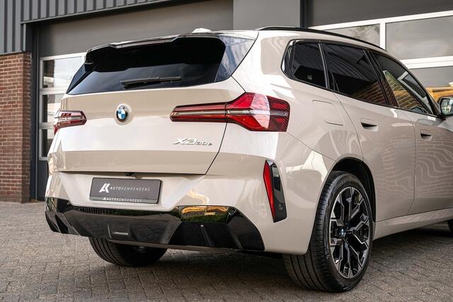 BMW X3 30e xDrive M Sport Pro | Panorama | Ventilatie | Head-Up | Iconic glow | H/K | Keyless | Trekhaak | 360° | Driving Ass. Plus | 20' Inch |