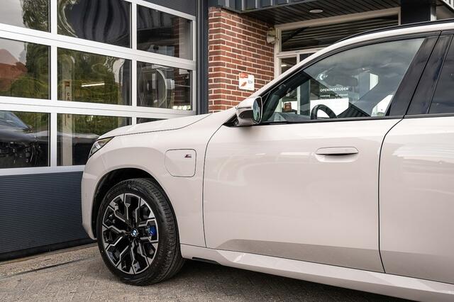 BMW X3 30e xDrive M Sport Pro | Panorama | Ventilatie | Head-Up | Iconic glow | H/K | Keyless | Trekhaak | 360° | Driving Ass. Plus | 20' Inch |