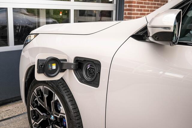 BMW X3 30e xDrive M Sport Pro | Panorama | Ventilatie | Head-Up | Iconic glow | H/K | Keyless | Trekhaak | 360° | Driving Ass. Plus | 20' Inch |