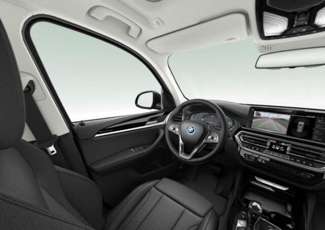 BMW X3 xDrive30e High Executive Trekhaak - Panoramadak - Parking/Driving Assistant - Active Protection - Head up - Hifi - Comfort Access - Getinte Ruiten - Elektrisch verwarmde voorstoelen - BMW Laserlight -