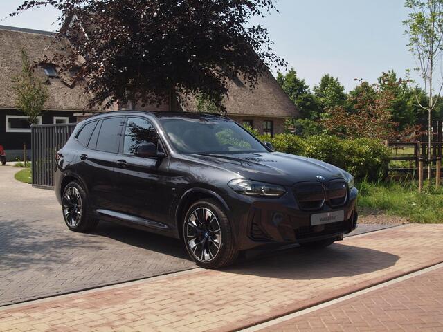 BMW X3 iX3 High Executive Edition 80 kWh | Panoramadak | Trekhaak | Camera | Cruise Control | Sfeerverlichting |