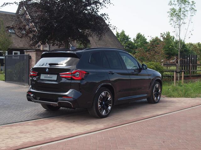 BMW X3 iX3 High Executive Edition 80 kWh | Panoramadak | Trekhaak | Camera | Cruise Control | Sfeerverlichting |