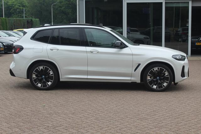 BMW X3 iX3 High Executive 80 kWh / Panoramadak / 360Camera / Head-up / 20'' / Leder / Harman Kardon / Sfeerverlichting / Dodehoek / DAB / Stoelverwarming / ACC
