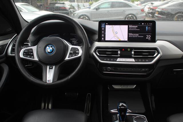 BMW X3 iX3 High Executive 80 kWh / Panoramadak / 360Camera / Head-up / 20'' / Leder / Harman Kardon / Sfeerverlichting / Dodehoek / DAB / Stoelverwarming / ACC