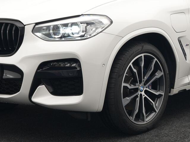 BMW X3 xDrive30e M Sport Shadow Plug In Hybrid 293pk Dealer O.H PHEV | Panodak | Luxe Lederen Sportstoelen | Head Up | 20"L.M | Keyless | Sfeerverlichting | Camera | Apple Carplay |