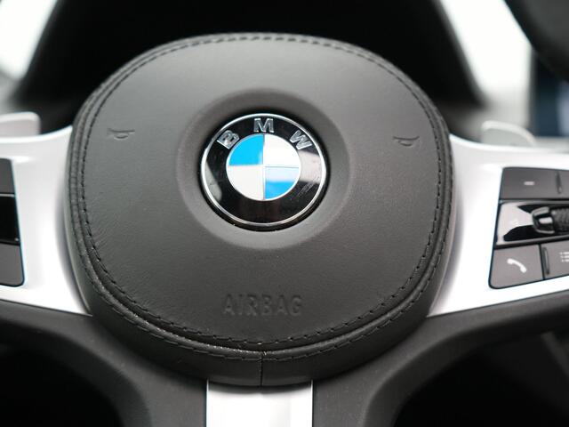 BMW X3 xDrive30e M Sport Shadow Plug In Hybrid 293pk Dealer O.H PHEV | Panodak | Luxe Lederen Sportstoelen | Head Up | 20"L.M | Keyless | Sfeerverlichting | Camera | Apple Carplay |