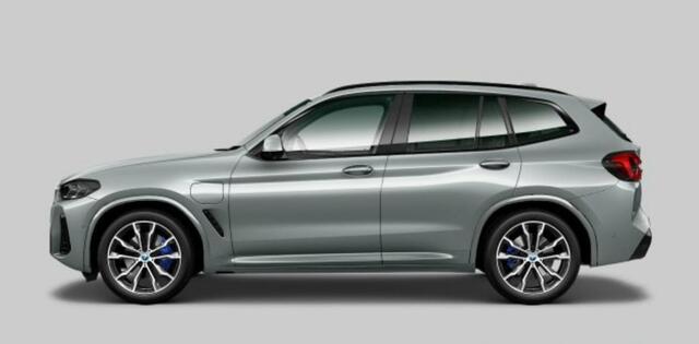 BMW X3 xDrive30e High Executive M Sport - Panoramadak - Sportstoelen - Active Cruise Control - Parking/Driving Assistant - Head up - Harman Kardon - Ambiance verlichting - Elektrisch verwarmde voorstoelen -