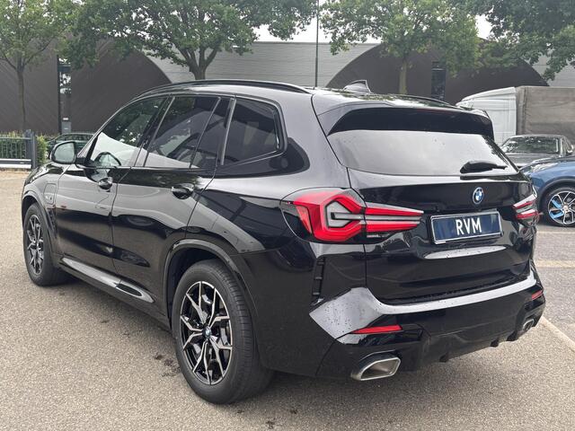BMW X3 xDrive30e M SPORT | LASER LED | PANORAMADAK | HEAD UP | 360 CAMERA | ELECTRISCHE STOELEN | STOEL EN STUUR VERWARMING | DODE HOEK | DEALER ONDERHOUDEN