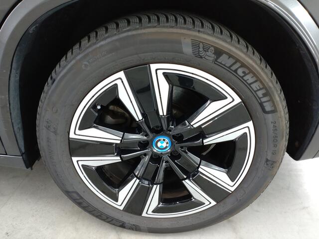 BMW X3 iX3 High Executive 80 kWh | Verwacht | M-pakket | Leder | Panoramadak |