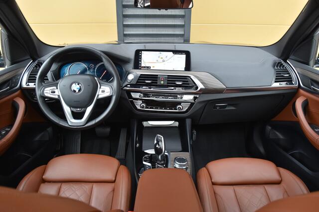 BMW X3 xDrive20i High Executive * Luxury line * Trekhaak * Elektrische stoelen met memory * Head-up * LED *