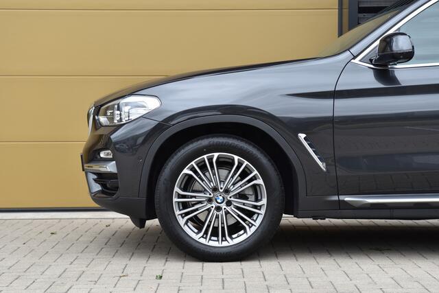 BMW X3 xDrive20i High Executive * Luxury line * Trekhaak * Elektrische stoelen met memory * Head-up * LED *
