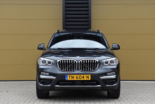 BMW X3 xDrive20i High Executive * Luxury line * Trekhaak * Elektrische stoelen met memory * Head-up * LED *
