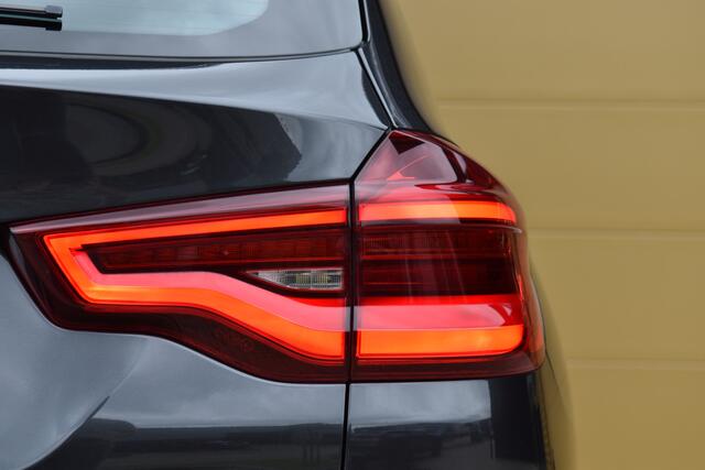 BMW X3 xDrive20i High Executive * Luxury line * Trekhaak * Elektrische stoelen met memory * Head-up * LED *