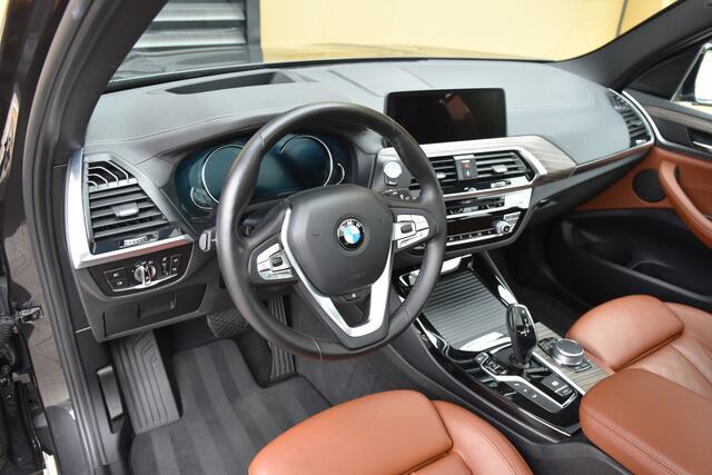 BMW X3 xDrive20i High Executive * Luxury line * Trekhaak * Elektrische stoelen met memory * Head-up * LED *