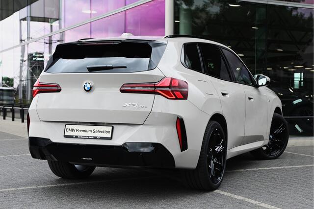 BMW X3 xDrive30e M Sport Automaat / Panoramadak / Trekhaak / Sportstoelen / Adaptieve LED / Parking Assistant Plus / Stoelventilatie / Comfort Access