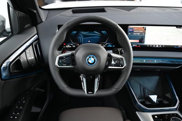 BMW X3 xDrive30e M Sport Automaat / Panoramadak / Trekhaak / Sportstoelen / Adaptieve LED / Parking Assistant Plus / Stoelventilatie / Comfort Access