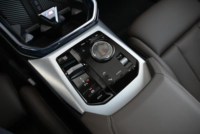 BMW X3 xDrive30e M Sport Automaat / Panoramadak / Trekhaak / Sportstoelen / Adaptieve LED / Parking Assistant Plus / Stoelventilatie / Comfort Access