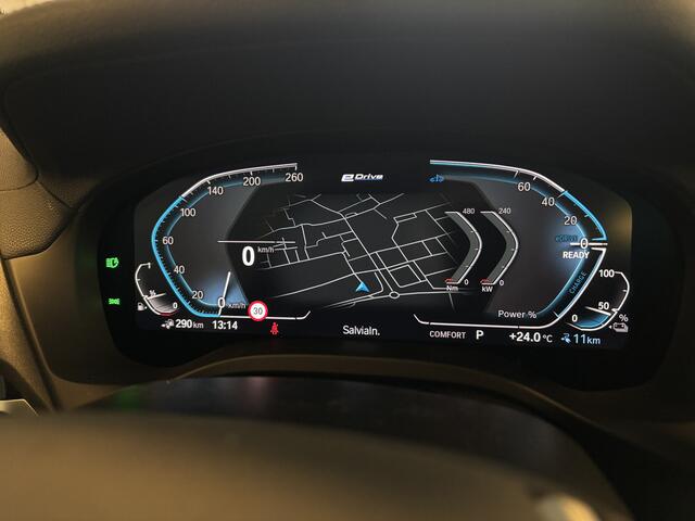 BMW X3 xDrive30e Luxury Line / Panodak / HeadUp / Stoelventilatie / H&K / Gesture control / 360 camera / Dab+ / Apple Carplay - NIEUWSTAAT -