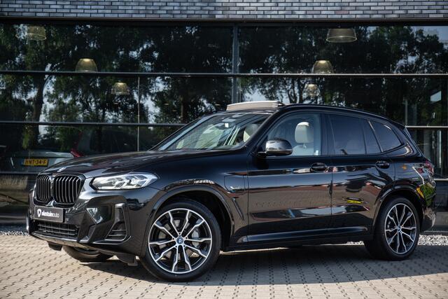BMW X3 xDrive30e High Executive M-Sport , Pano dak, Trekhaak, 360°camera,