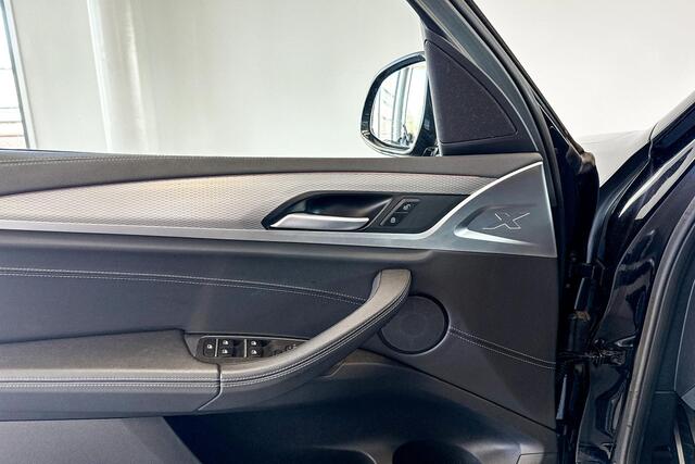 BMW X3 xDrive20i High Executive Edition | M Sport | Glazen Panoramadak | Stoelverwarming | Trekhaak |