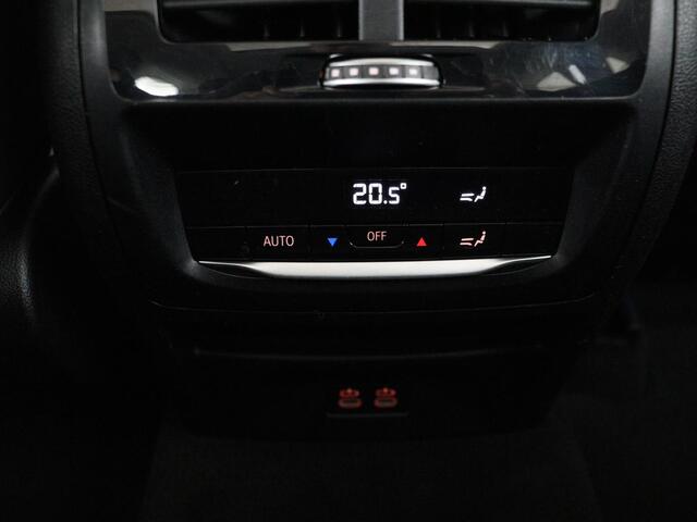 BMW X3 xDrive30e High Executive | X Line | Panoramadak | Stoel & stuurverwarming | Carplay | Sportstoelen | Half leder | Live Cockpit | Full LED | Camera