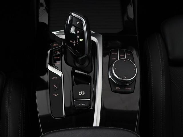 BMW X3 xDrive30e High Executive | X Line | Panoramadak | Stoel & stuurverwarming | Carplay | Sportstoelen | Half leder | Live Cockpit | Full LED | Camera