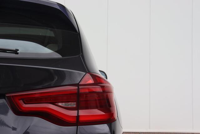 BMW X3 xDrive20i High Executive M-Sportpakket / Panoramadak / HIFI / Achteruitrijcamera / 19 '' /