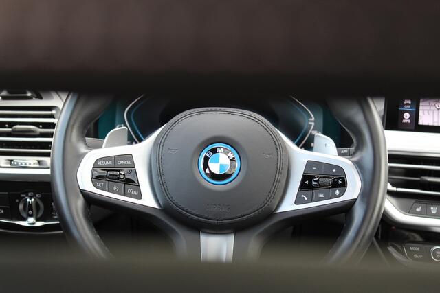 BMW X3 xDrive30e M-sport | Laser | Trekhaak | HUD | Panoramadak