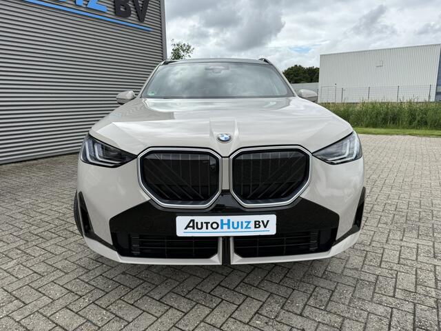 BMW X3 20 xDrive 208PK M Sport Panoramadak Head-Up Display Trekhaak Harman-Kardon 360 Graden Camera 20 Inch Leder Elek Stoelverstelling Keyless Entry Iconic Glow