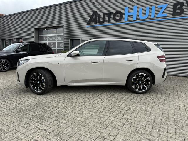 BMW X3 20 xDrive 208PK M Sport Panoramadak Head-Up Display Trekhaak Harman-Kardon 360 Graden Camera 20 Inch Leder Elek Stoelverstelling Keyless Entry Iconic Glow