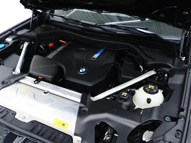 BMW X3 xDrive30e LCI 292PK | Leder | Sportstoelen | Zwarte Hemel | Camera | DAB | Carplay