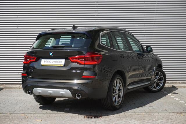 BMW X3 xDrive20i High Executive | Model xLine | Glazen panoramadak | Park Distance Control voor/achter (PDC) | Navigatiesysteem Professional