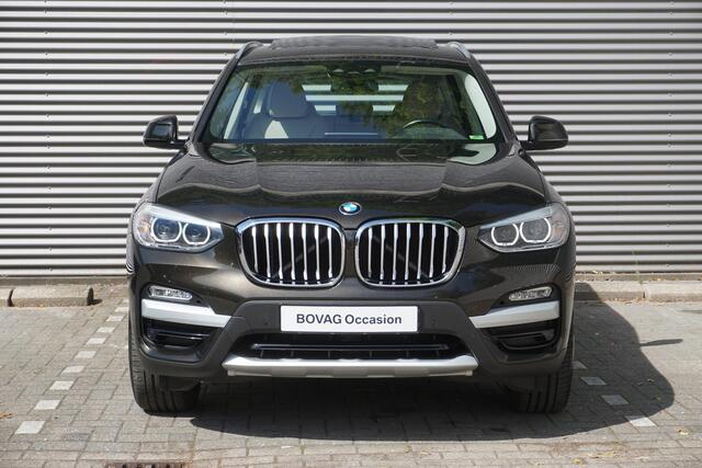 BMW X3 xDrive20i High Executive | Model xLine | Glazen panoramadak | Park Distance Control voor/achter (PDC) | Navigatiesysteem Professional