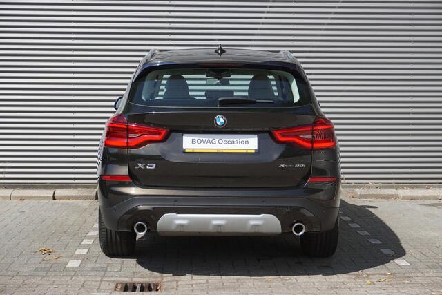 BMW X3 xDrive20i High Executive | Model xLine | Glazen panoramadak | Park Distance Control voor/achter (PDC) | Navigatiesysteem Professional